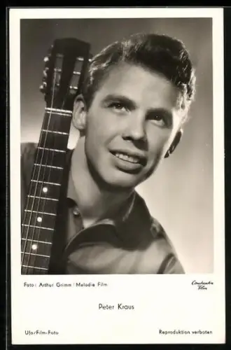 AK Musiker Peter Kraus, Halbportrait mit Gitarre