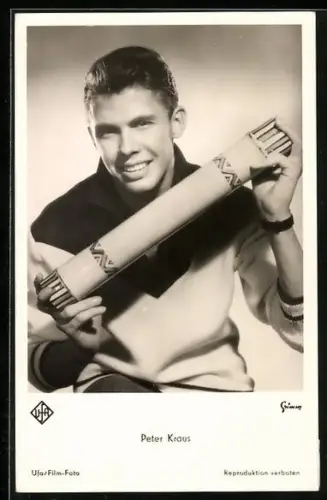 AK Schauspieler Peter Kraus lächelnd in Kamera schauend