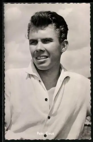 AK Schauspieler Peter Kraus im Hemd porträtiert