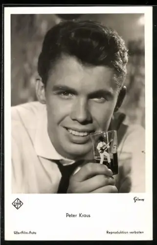 AK Musiker Peter Kraus mit einem Glas in der Hand