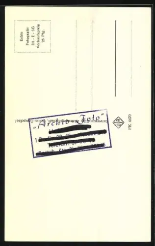 AK Peter Kraus vor einer Baracke