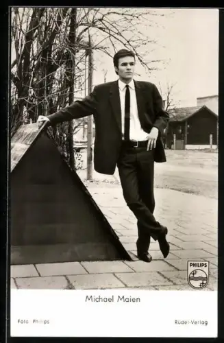 AK Michael Maien im Anzug
