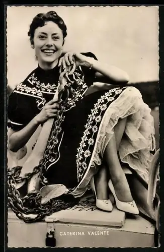 AK Caterina Valente im Folklorekleid