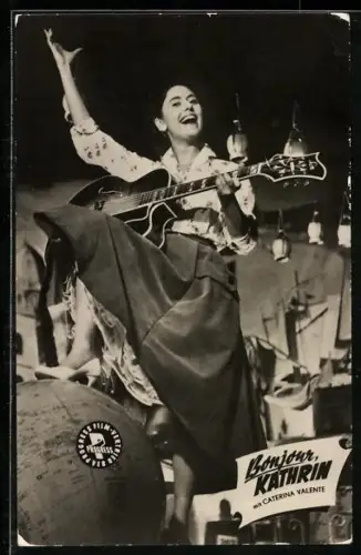AK Caterina Valente mit Gitarre in Bonjour, Kathrin