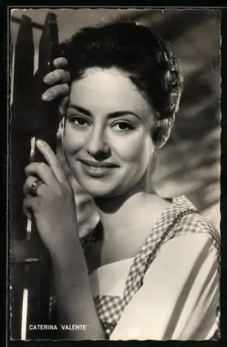 AK Caterina Valente lächelt