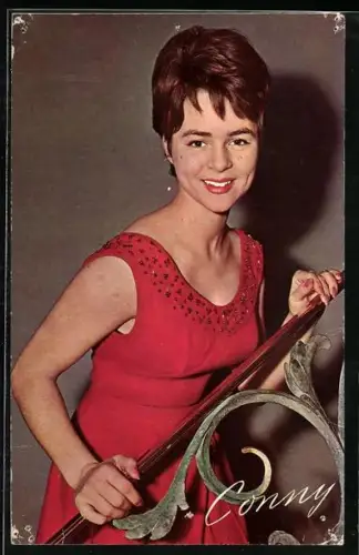 AK Conny im roten Trägerkleid