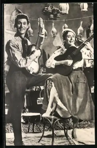 AK Sängerin Caterina Valente und ihr Musikerkollege Silvio Francesco in Bonjour, Kathrin!