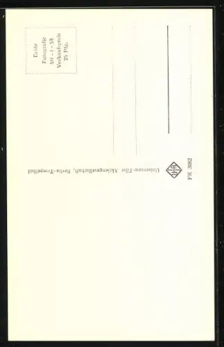 AK Musikerin Caterina Valente ernst blickend