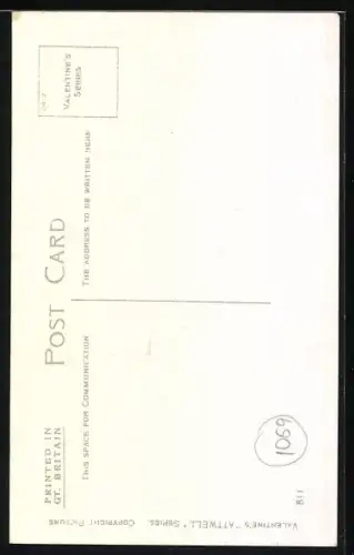 Künstler-AK Mabel Lucie Attwell: Mädchen hält einen Rosmarinzweig hoch