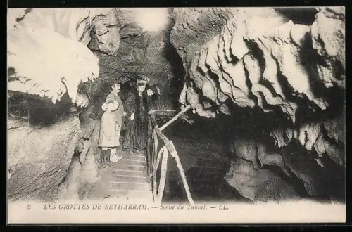 AK Grottes de Bétharram, Sortie du Tunnel, Höhlenbesucher