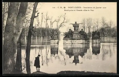 AK Saint-Cloud, Rond-point et Grande allée du Parc, Inondation de janvier 1910
