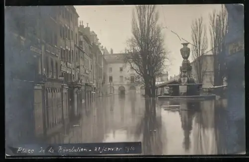 Foto-AK Besancon, Place de la Révolution, inondée, 21 janvier 1910