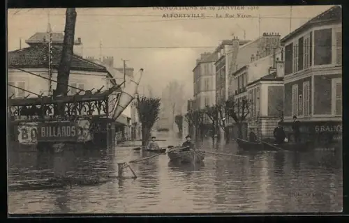 AK Alfortville, Inondations du 23 janvier 1910, la Rue Véron inondée avec barques et passants
