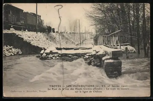 AK Troyes, Inondations 1910, Pont des Hauts Corvins effondré et train de secours sur la ligne de Châlons