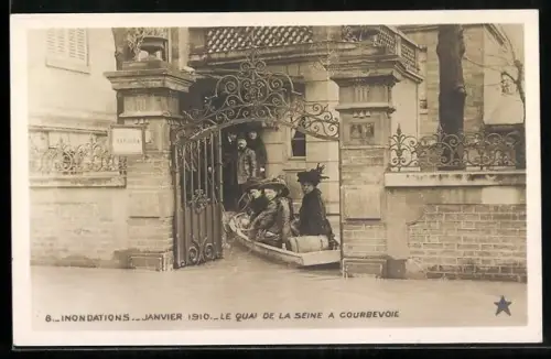 AK Courbevoie, Inondations janvier 1910, le quai de la Seine et habitants en barque