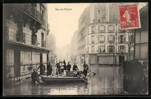 AK Clichy, Rue de l`Union inondée avec barques, Janvier 1910