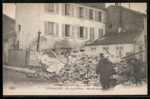AK Courbevoie, Rue Louis-Blanc inondée avec maison écroulée, Crue de la Seine 1910