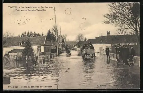 AK Troyes, Les inondations, 22 janvier 1910, L`eau arrive Rue des Tauxelles