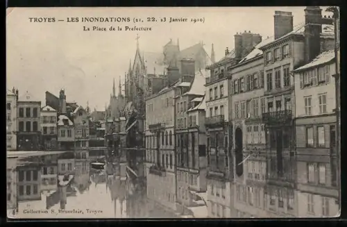 AK Troyes, Les inondations de janvier 1910, La Place de la Préfecture inondée