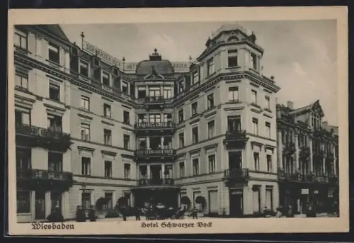 AK Wiesbaden, Strassenpartie mit Hotel Schwarzer Bock