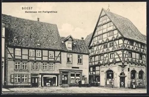 AK Soest, Marktstrasse mit Freiligrathhaus und Drogerie Fassbender