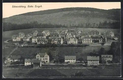 AK Schmiedeberg /Sächs. Erzgeb., Ortsansicht aus der Vogelschau