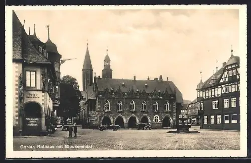 AK Goslar, Rathaus mit Glockenspiel am Marktplatz