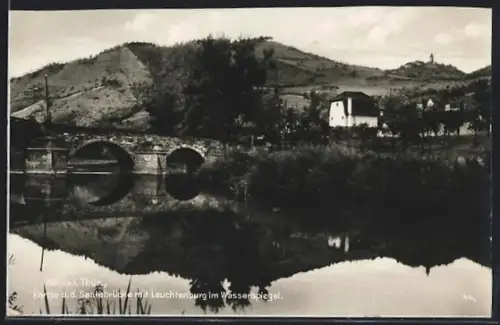 AK Kahla i. Thür., Saalebrücke mit Leuchtenburg im Wasserspiegel