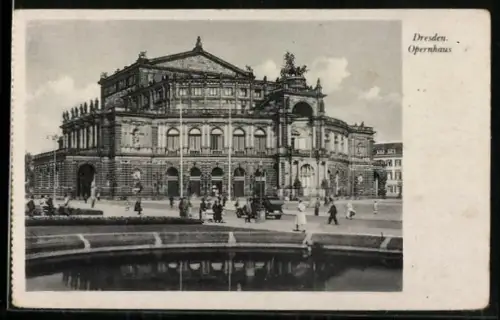 AK Dresden, Opernhaus mit Passanten