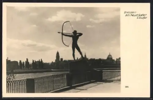AK Dresden, Am Neustädter Elbufer, Bogenschütze-Skulptur