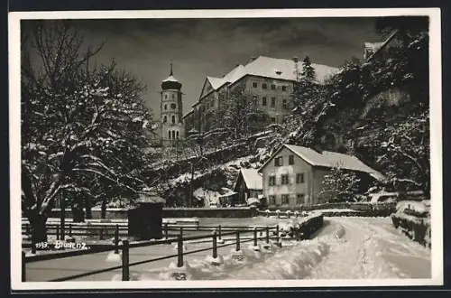 AK Bludenz, Schloss mit Strassenpartie im Schnee
