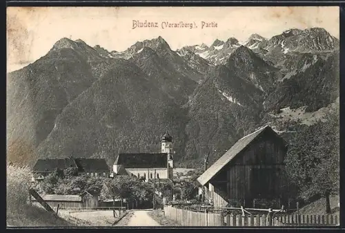 AK Bludenz /Vorarlberg, Strassenpartie mit Kirche