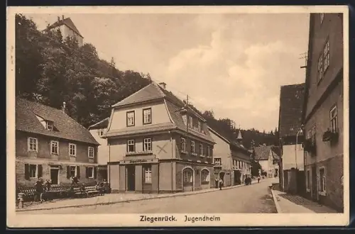 AK Ziegenrück / Saaletal, Strassenpartie am Jugendheim