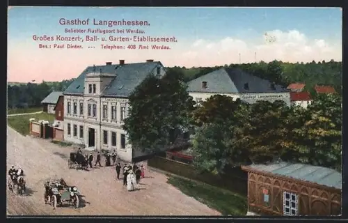 AK Werdau / Sachsen, Gasthof Langenhessen mit Strasse und Kutschen aus der Vogelschau