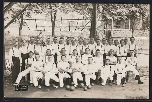 Foto-AK Hormersdorf / Erzgeb., Gruppenfoto des Turnvereins