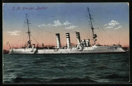 AK Kleiner Kreuzer Berlin in Breitseitenansicht, Kriegsschiff