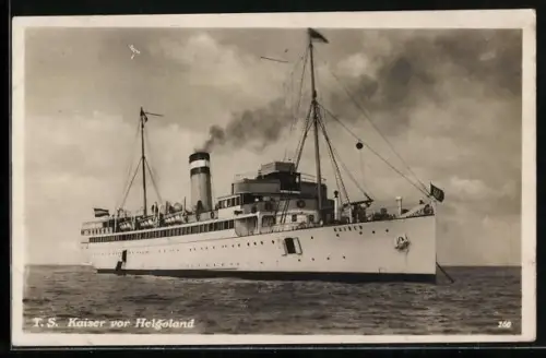 AK Turbinen-Schnelldampfer Kaiser vor Helgoland vor Anker, Passagierschiff