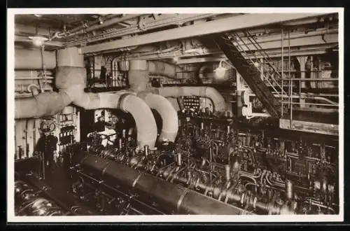 AK Dampfer M. S. Monte Olivia der Hamburg-Süd, Maschinenraum, Passagierschiff