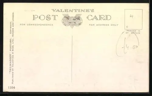 AK Zwei entspannte Pekinesen auf einem Sessel