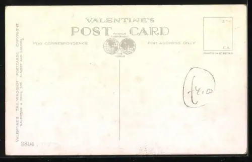 AK Ruhender Hund und kleiner Herausforderer