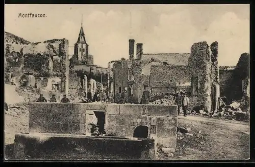 AK Montfaucon, durch Bomben zerstörten Häuser