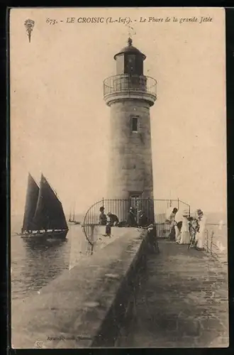AK Le Croisic, Le phare de la grande jetee, Leute am Leuchtturm