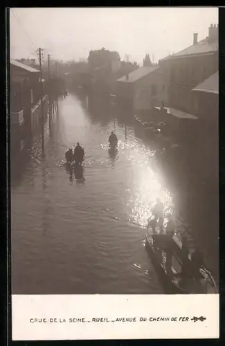 AK Rueil, Crue de la Seine, Avenue du Chemin de Fer inondée