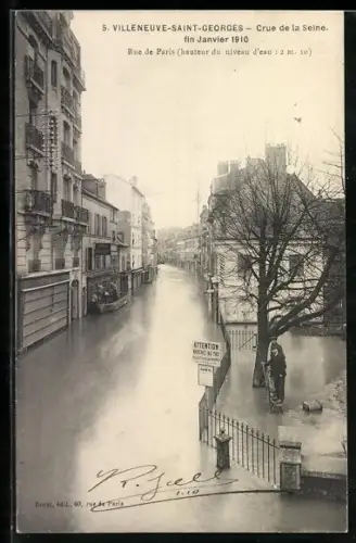 AK Villeneuve-Saint-Georges, Crue de la Seine fin Janvier 1910, Rue de Paris, Hochwasser in der Strasse