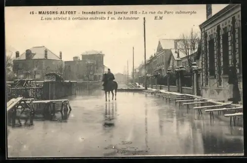 AK Maisons-Alfort, Inondations de Janvier 1910, La rue du Parc submergée