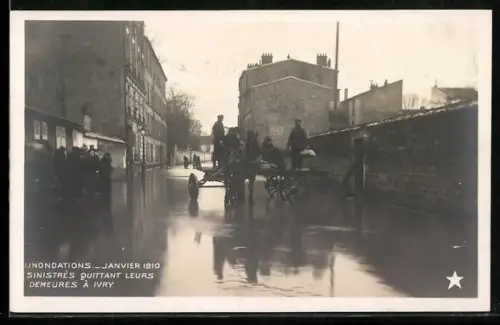 AK Ivry, Inondations 1910, Sinistrés Quittant leurs Demeures