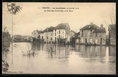 AK Troyes, La Place des Charmilles et la Seine
