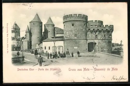 AK Metz, Deutsches Tor mit Passanten