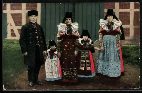 AK Bad Oeynhausen, Familie in Volkstracht von Schaumburg-Lippe