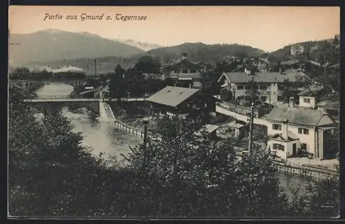 AK Gmund a. Tegernsee, Flussufer, Brücke, Ortsansicht